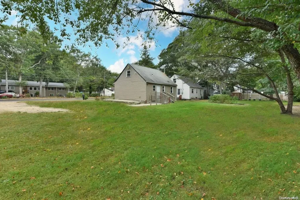 80 Norfleet Lane Coram NY 11727