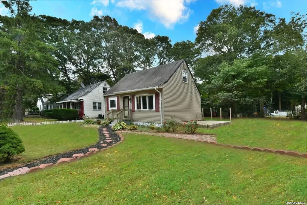 80 Norfleet Lane Coram NY 11727