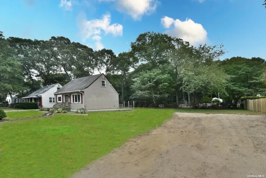 80 Norfleet Lane Coram NY 11727