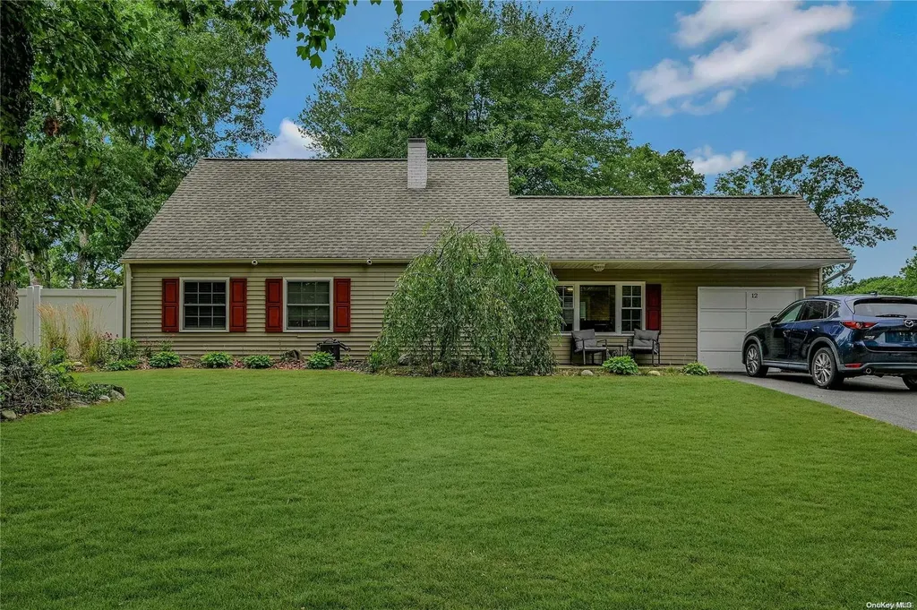 12 Silver Pine Drive Medford NY 11763