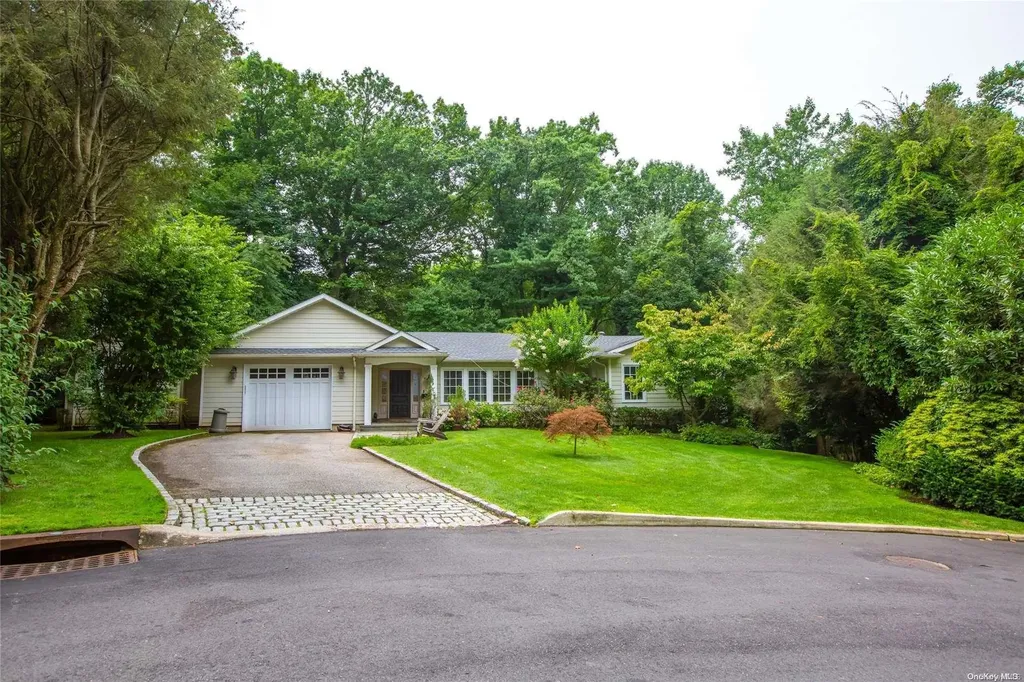 19 Briarfield Drive Great Neck NY 11020