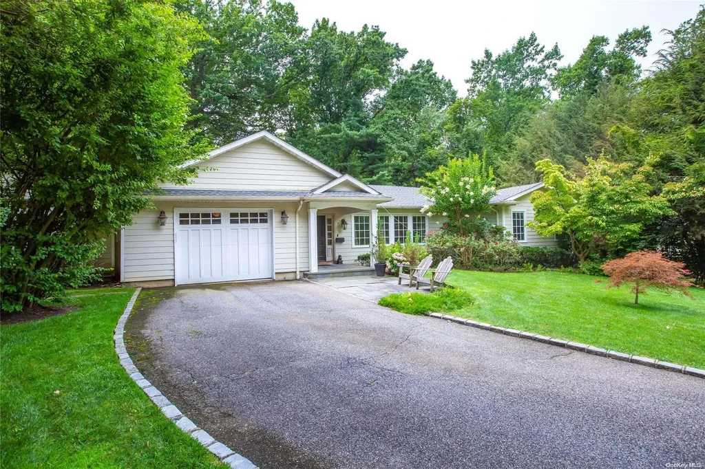 19 Briarfield Drive Great Neck NY 11020