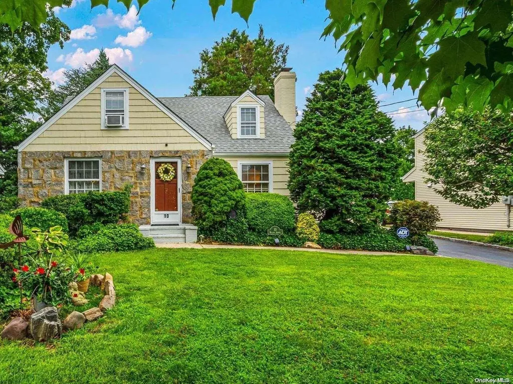 10 Walker Avenue Syosset NY 11791