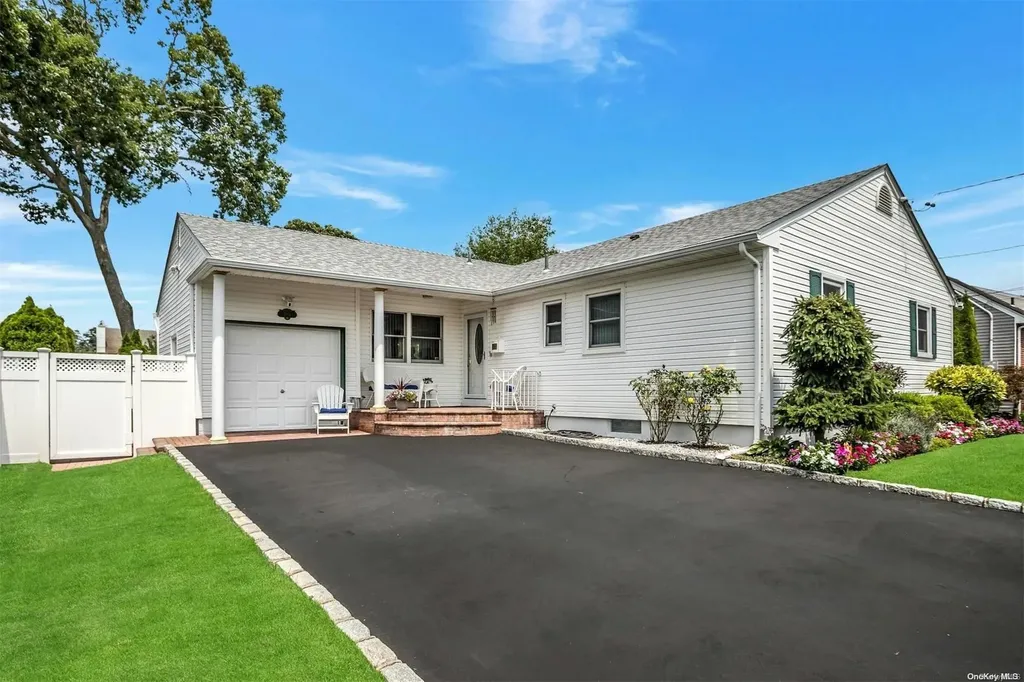 1841 N Monroe Avenue West Islip NY 11795