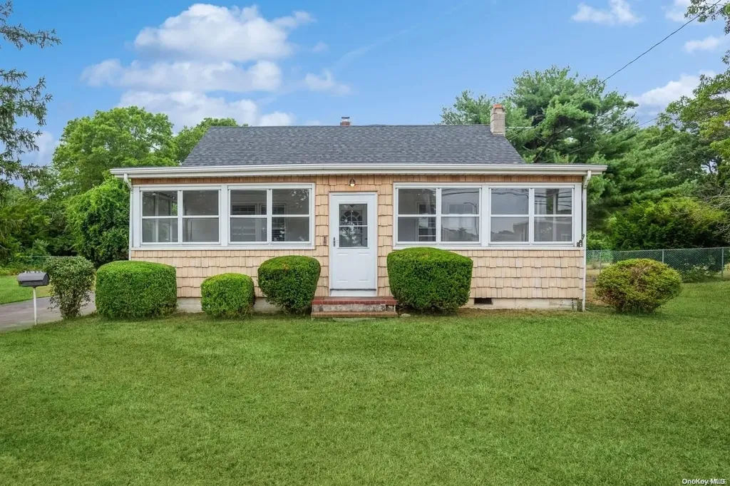 85 Barton Avenue Patchogue NY 11772