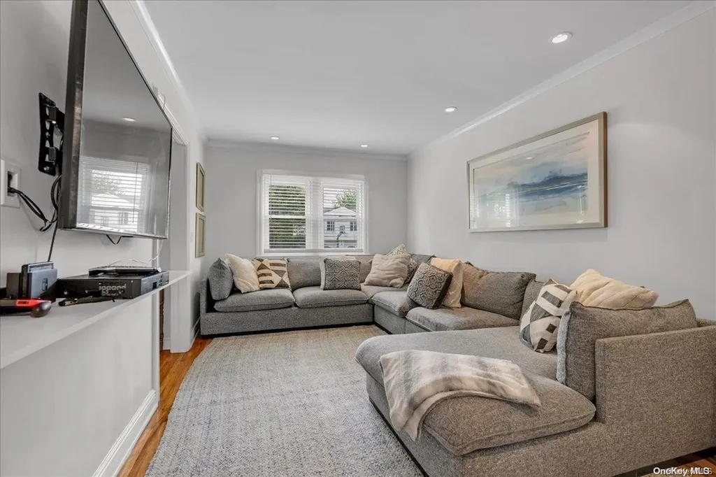 76 Moss Lane Jericho NY 11753