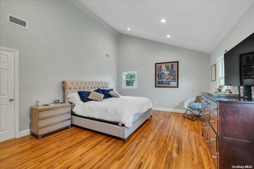 76 Moss Lane Jericho NY 11753