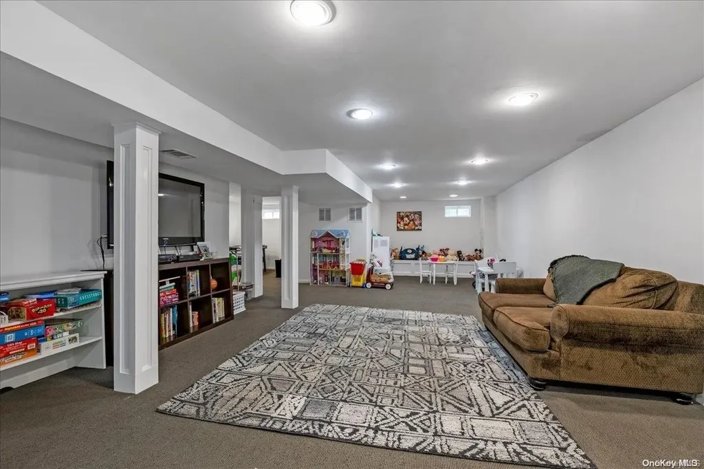 76 Moss Lane Jericho NY 11753