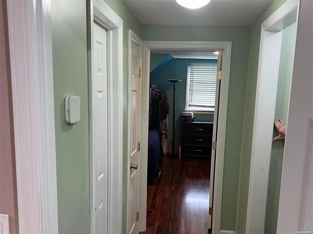 10 Marionette Walk Lindenhurst NY 11757