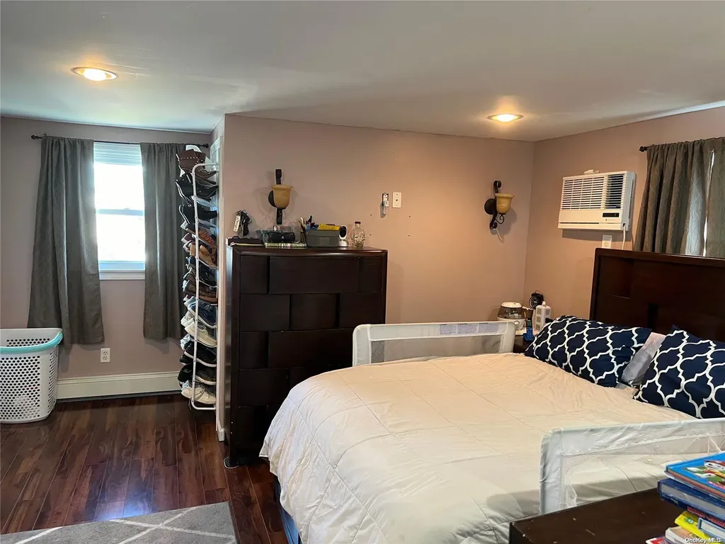 10 Marionette Walk Lindenhurst NY 11757