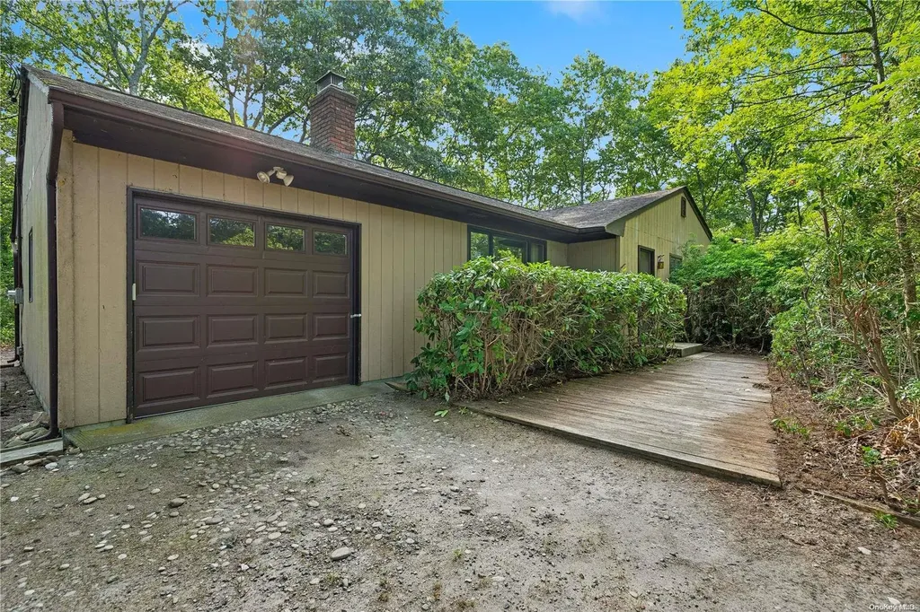 77 Bellows Terrace Hampton Bays NY 11946