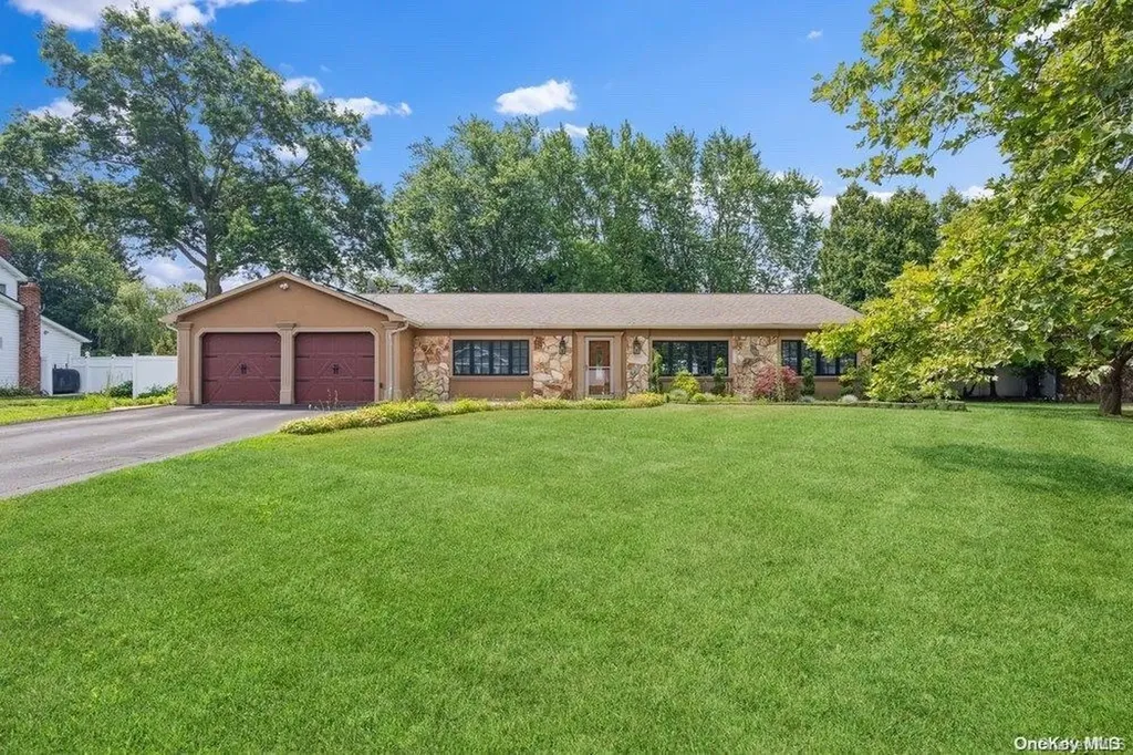 12 Hemlock Road Mount Sinai NY 11766