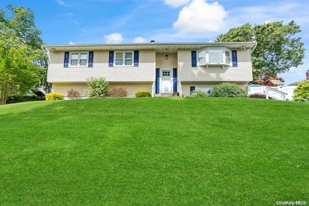 84 Locust Boulevard Ronkonkoma NY 11779