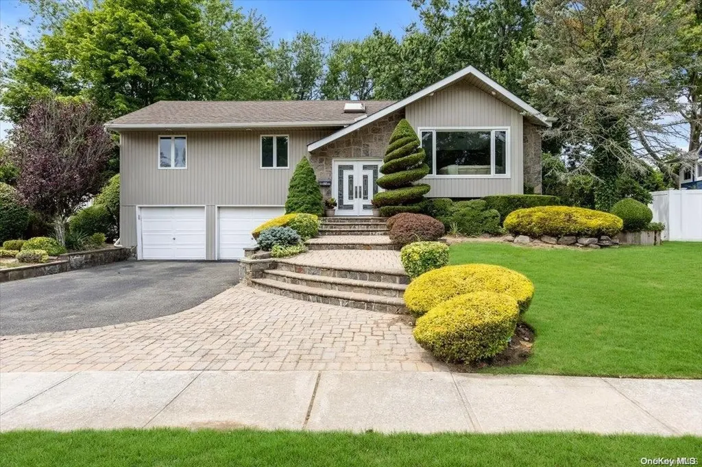 52 Beatrice Lane Old Bethpage NY 11804