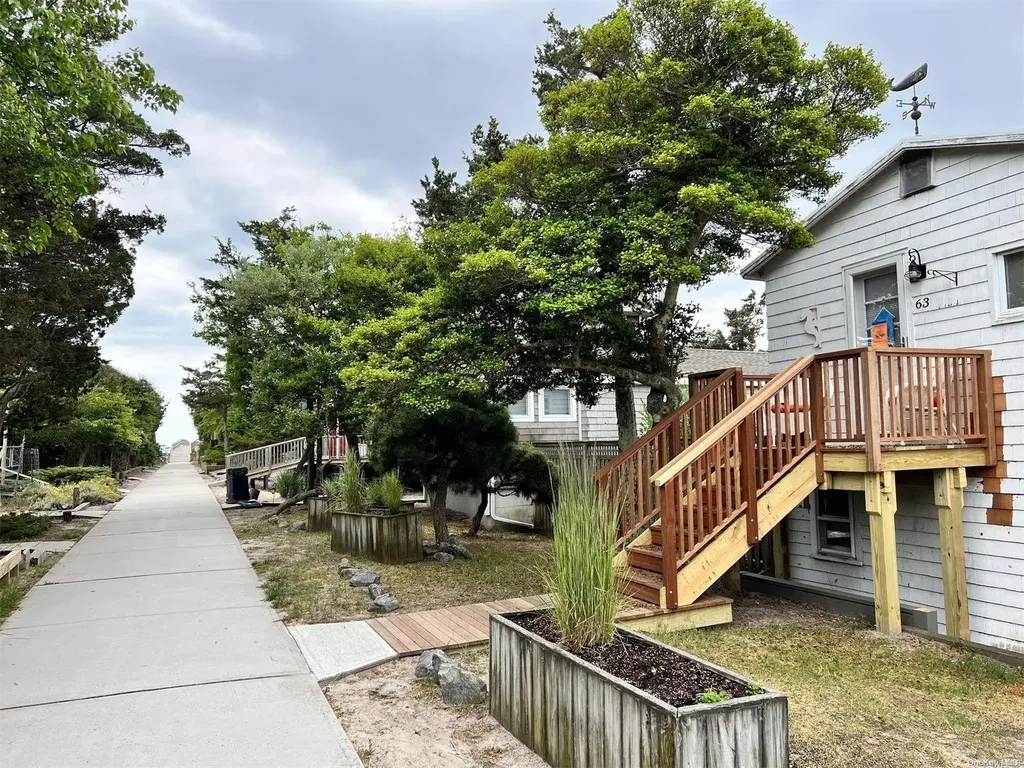63 Bungalow Walk Ocean Beach NY 11770