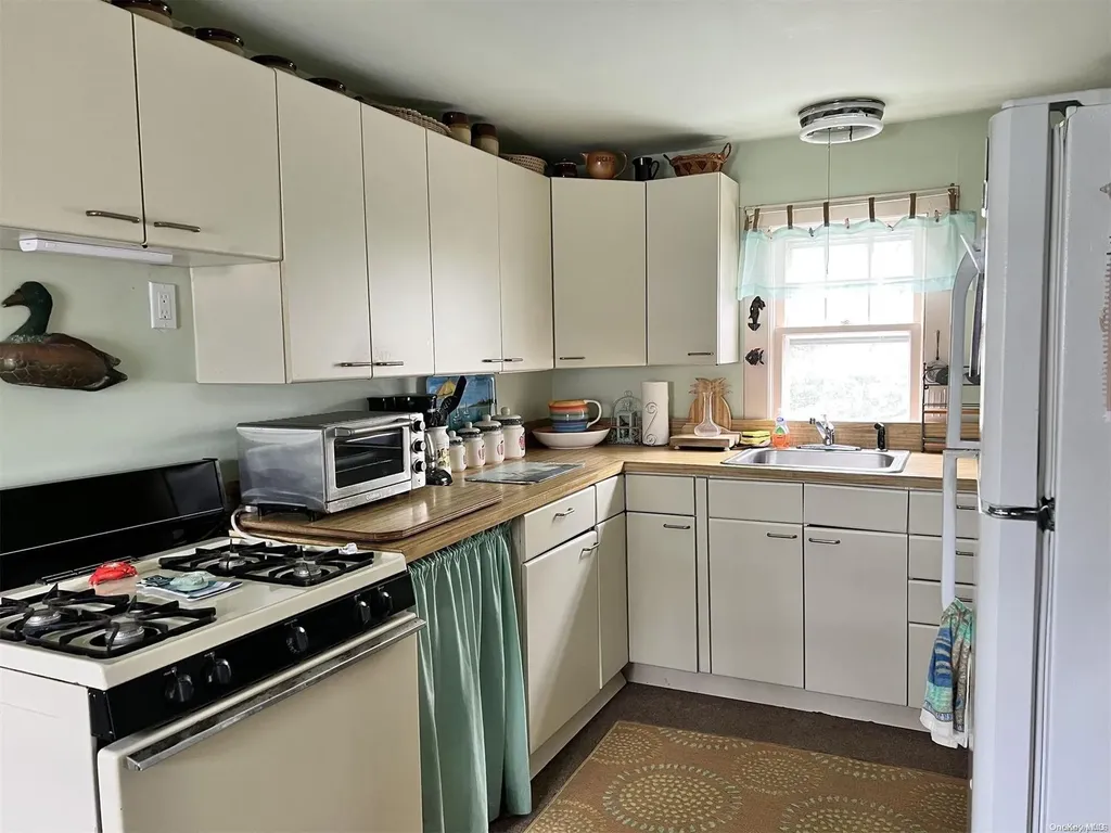 63 Bungalow Walk Ocean Beach NY 11770