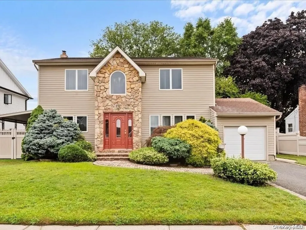 60 Westbury Avenue Plainview NY 11803