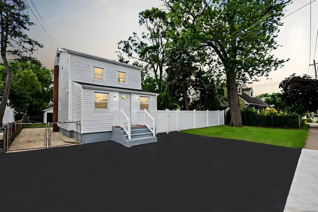 2374 N Jerusalem Road North Bellmore NY 11710