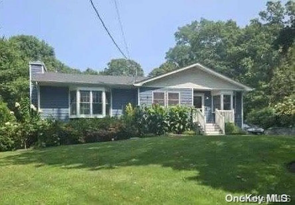 82 Oakwood Drive Wading River NY 11792