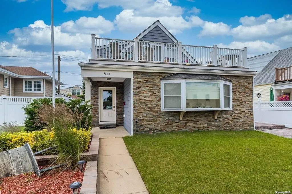 811 E Walnut Street Long Beach NY 11561