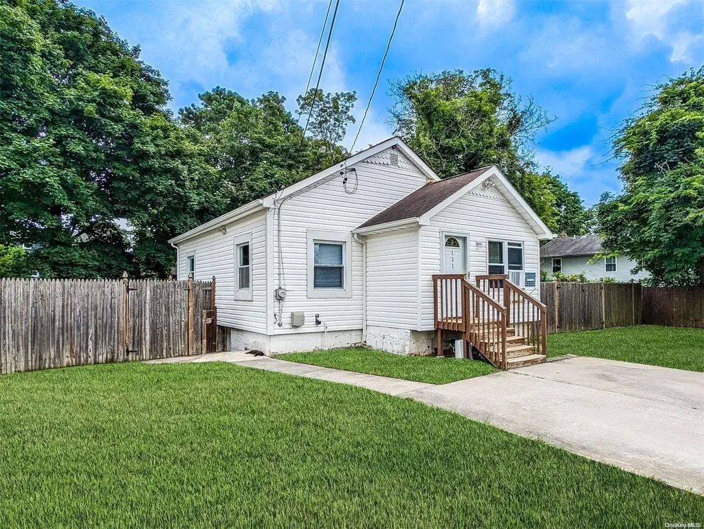 111 Bark Avenue Central Islip NY 11722