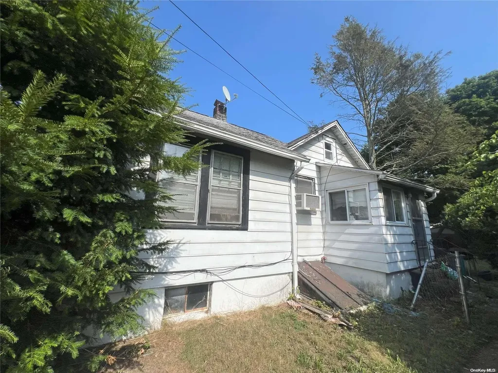 82 William Street Roosevelt NY 11575