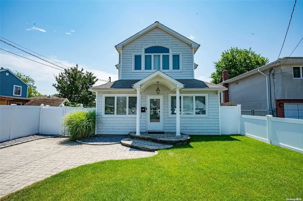 10 Tameling Avenue Babylon NY 11702