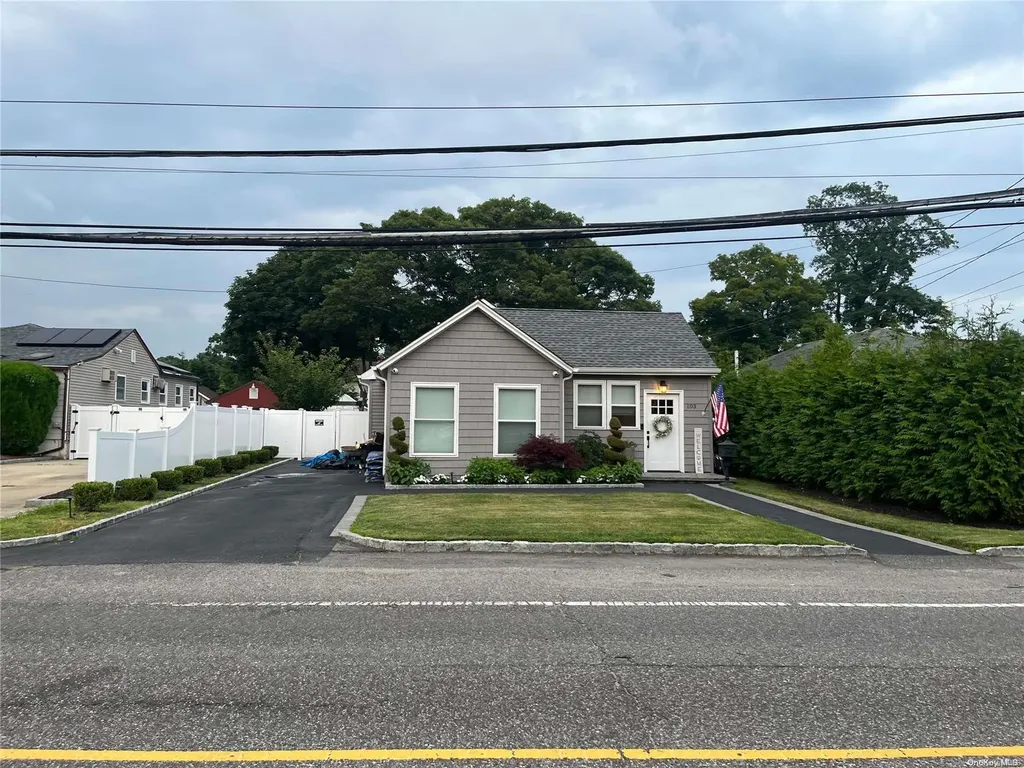 103 Irish Lane East Islip NY 11730