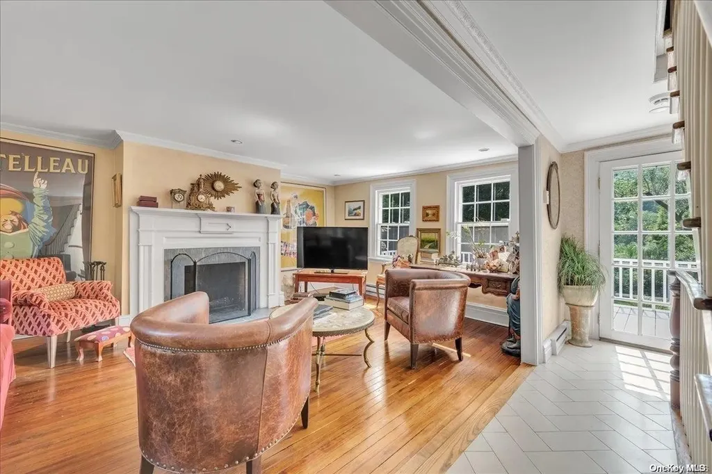 80 E Broadway Roslyn NY 11576