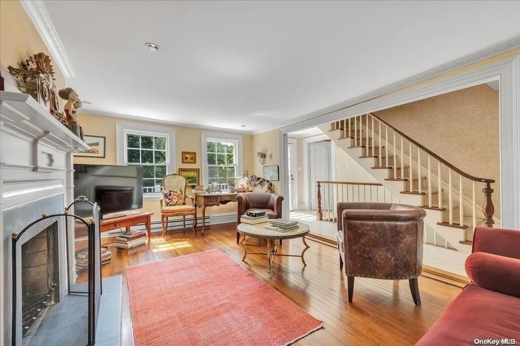 80 E Broadway Roslyn NY 11576