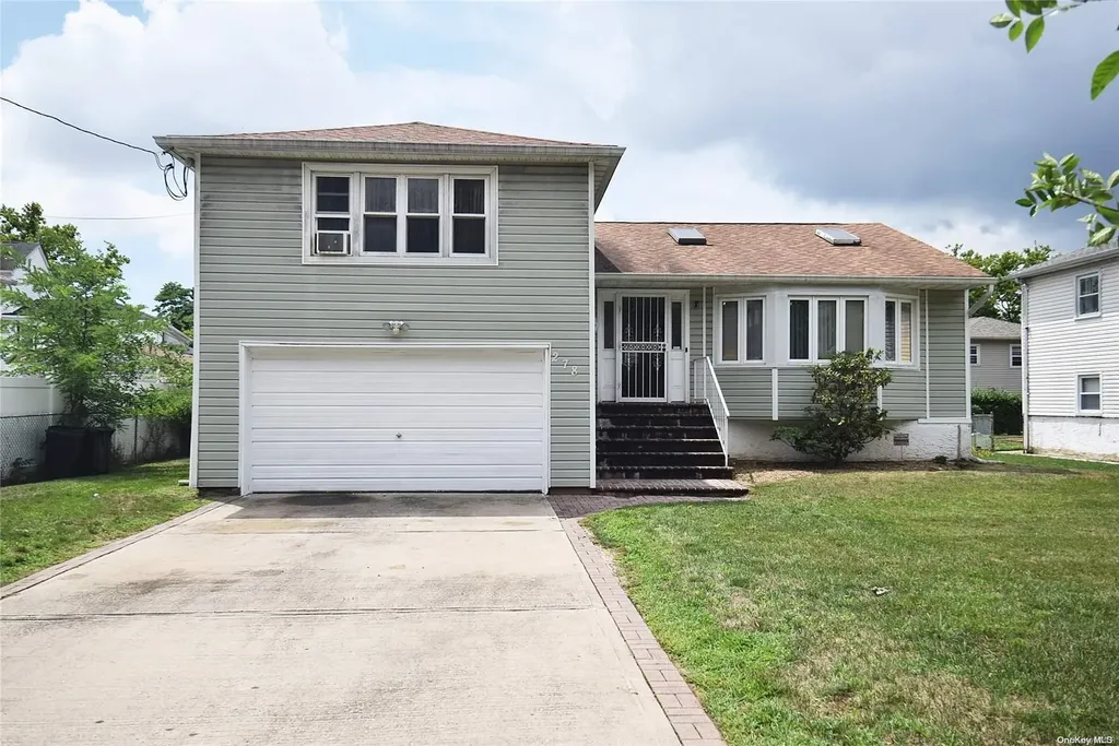278 E Greenwich Avenue Roosevelt NY 11575