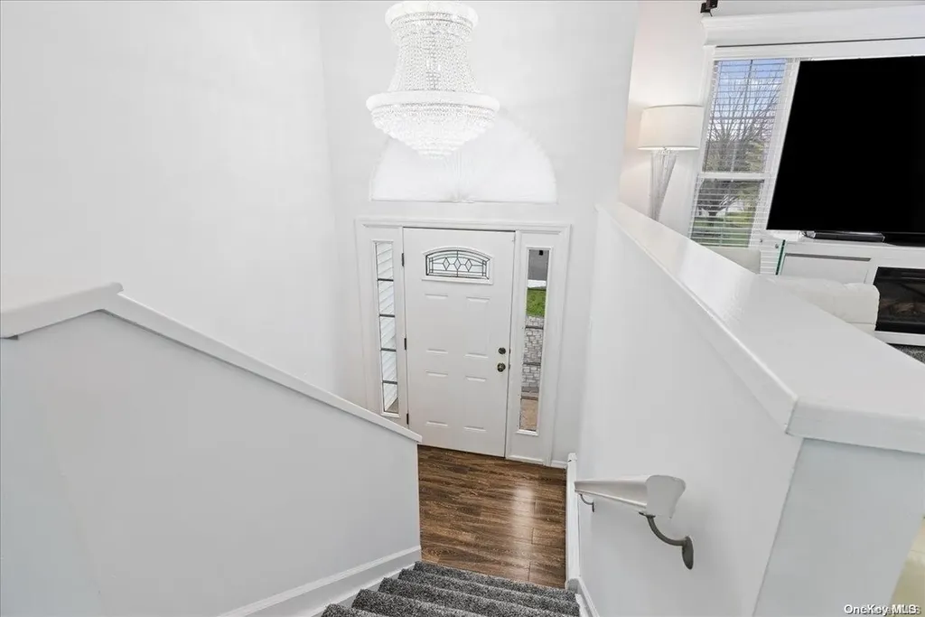 18 Nicole Lane Coram NY 11727