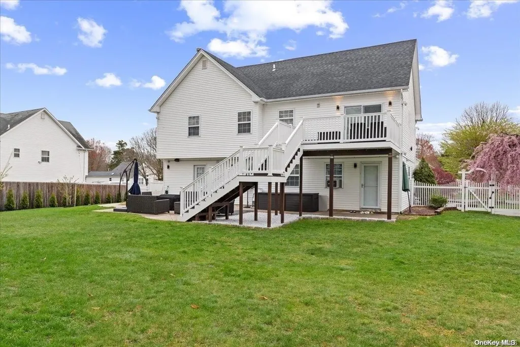 18 Nicole Lane Coram NY 11727