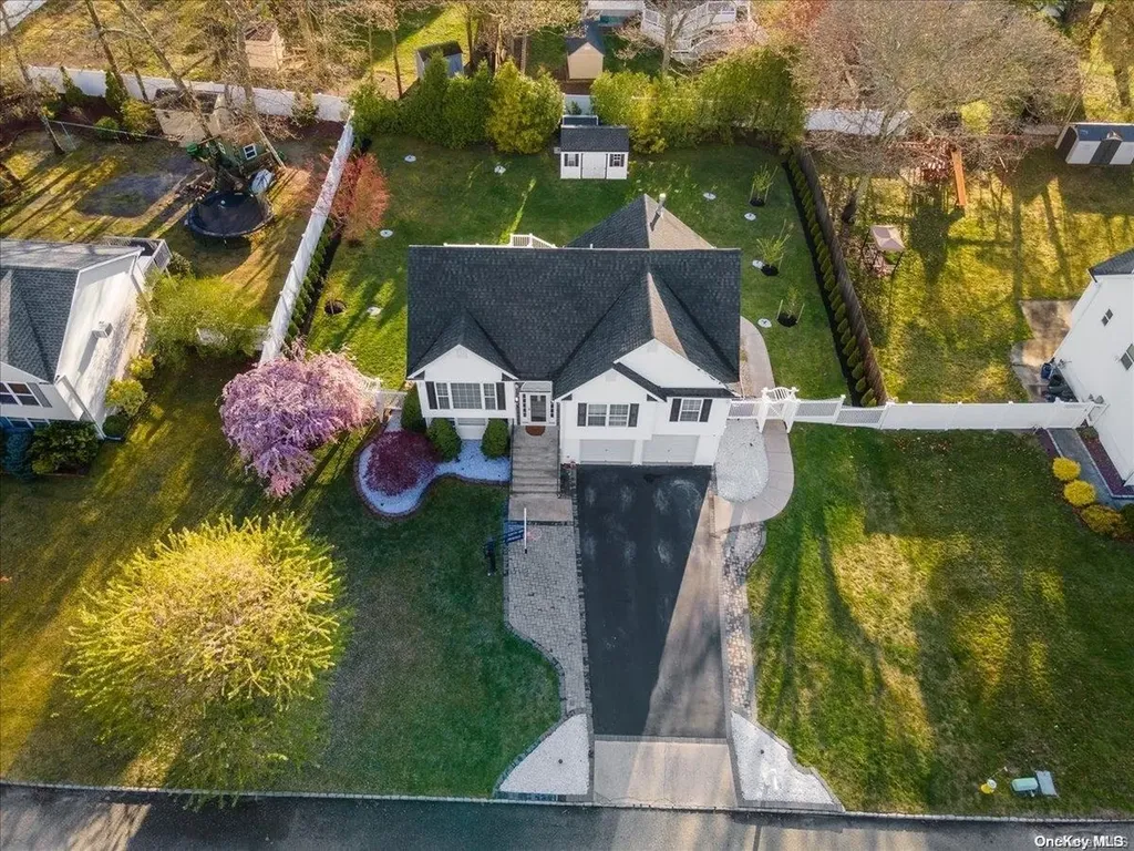 18 Nicole Lane Coram NY 11727