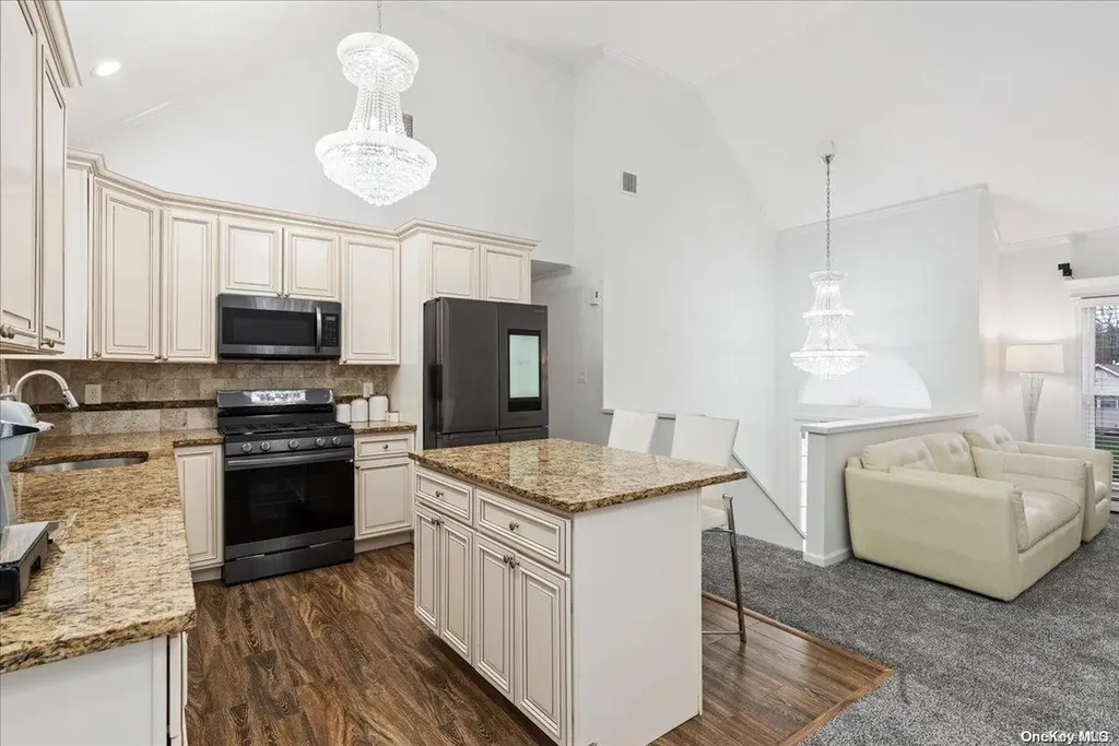 18 Nicole Lane Coram NY 11727