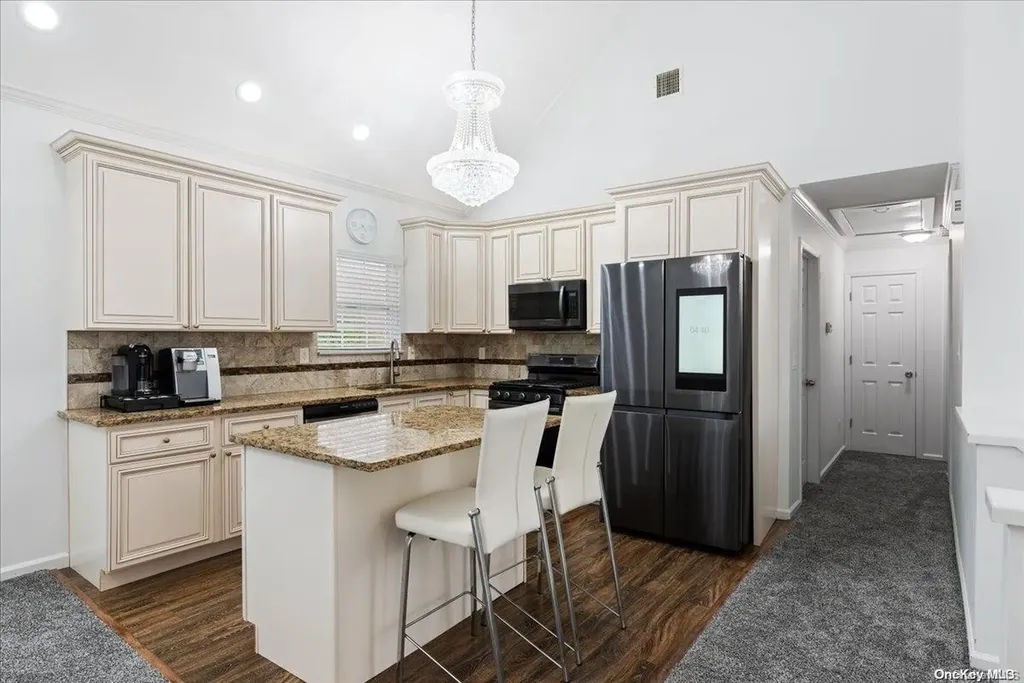 18 Nicole Lane Coram NY 11727