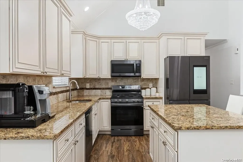18 Nicole Lane Coram NY 11727