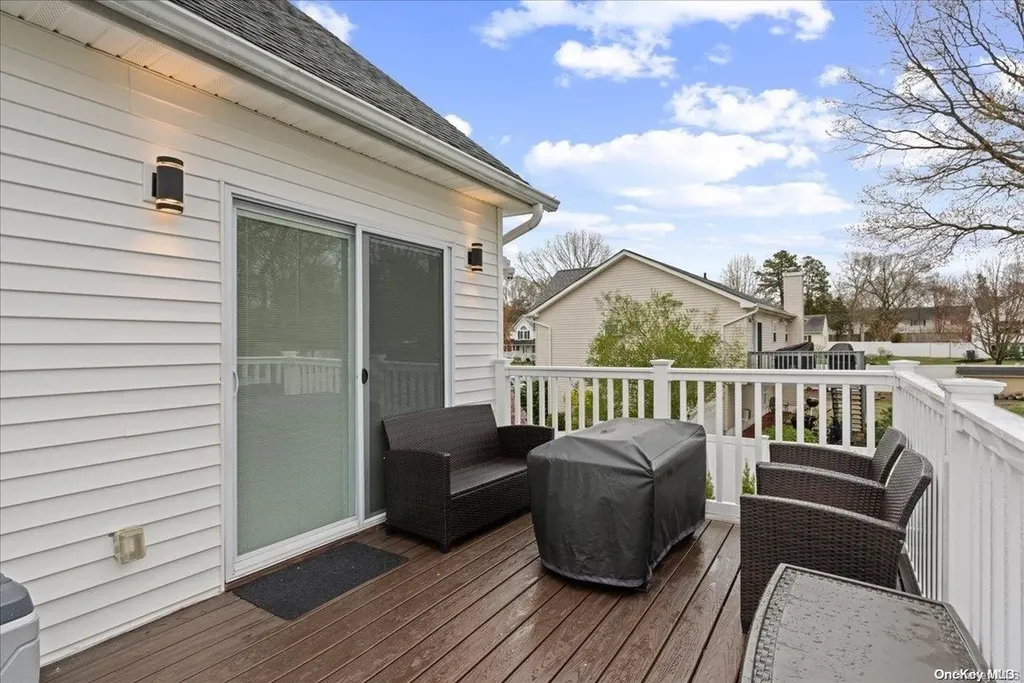 18 Nicole Lane Coram NY 11727
