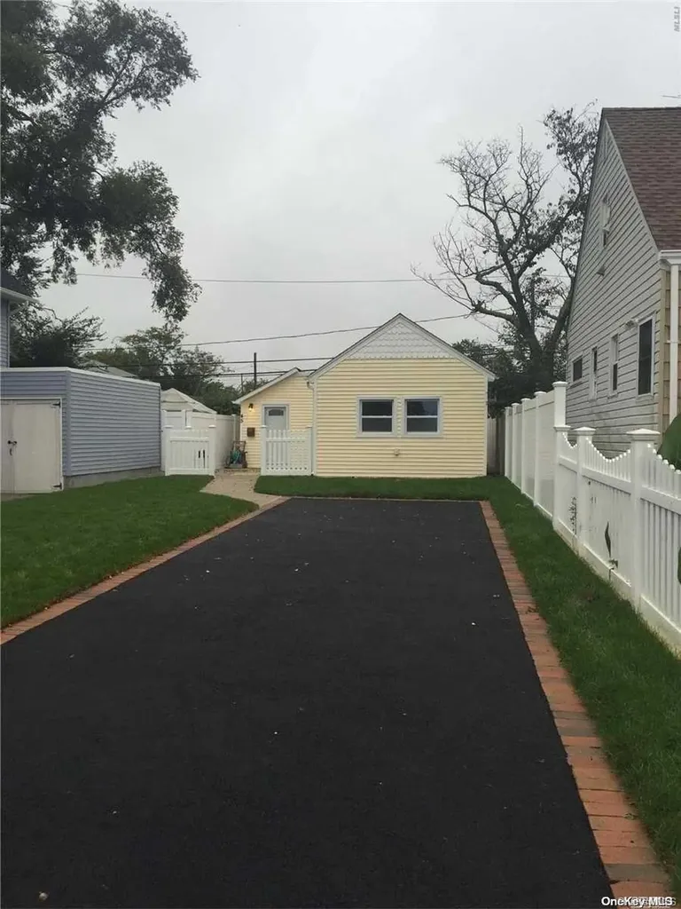 45 Marina Road Island Park NY 11558