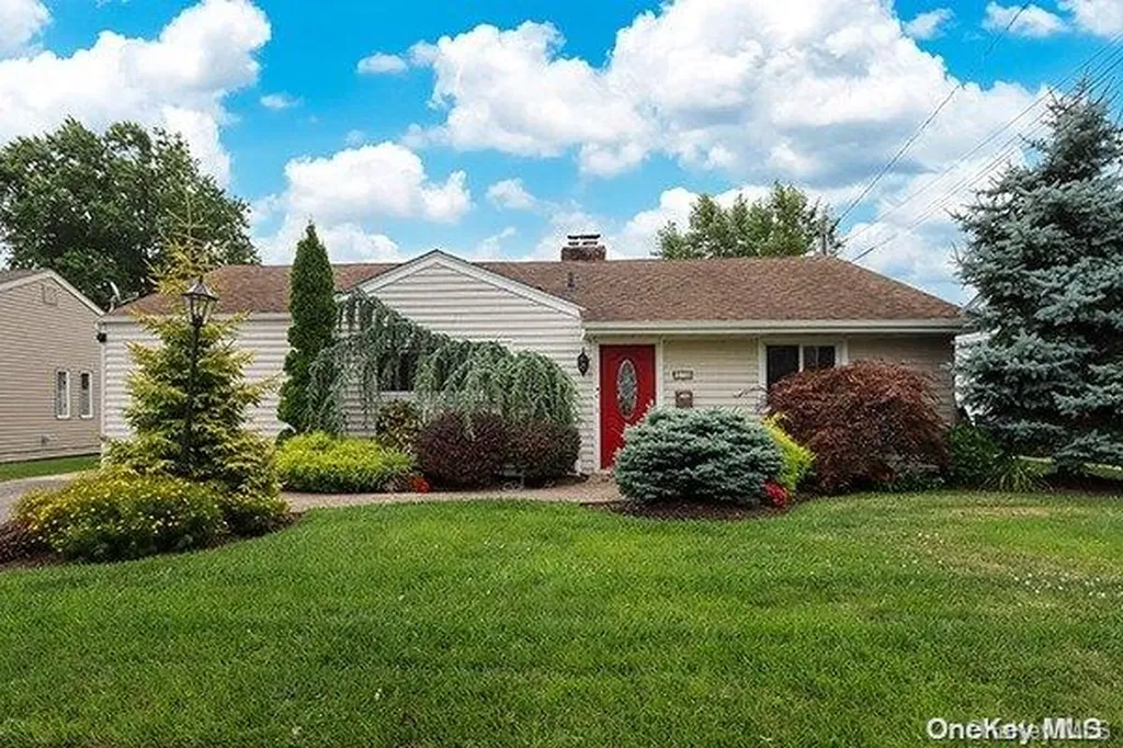 120 Shoreham Way Merrick NY 11566