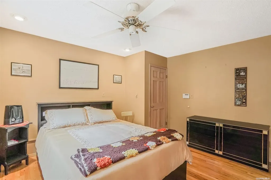 939 Gardiner Drive Bay Shore NY 11706
