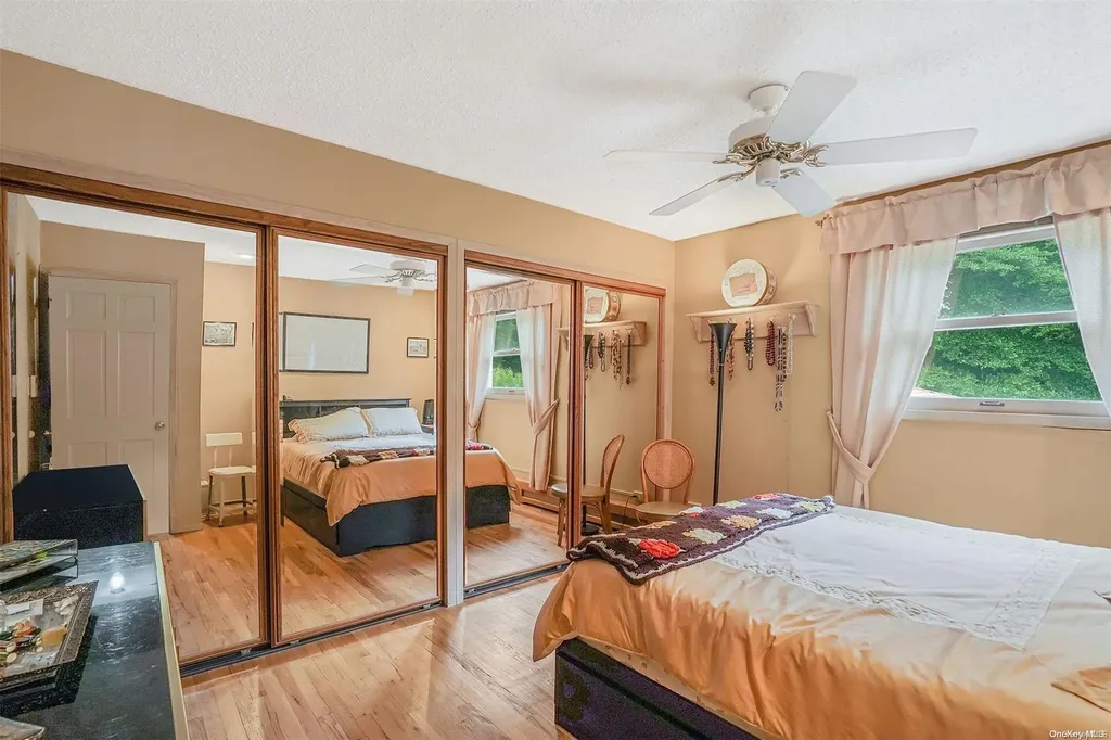 939 Gardiner Drive Bay Shore NY 11706