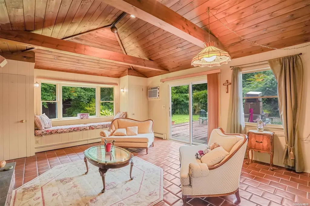 939 Gardiner Drive Bay Shore NY 11706