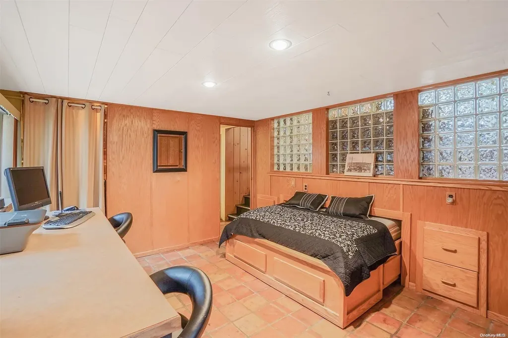 939 Gardiner Drive Bay Shore NY 11706