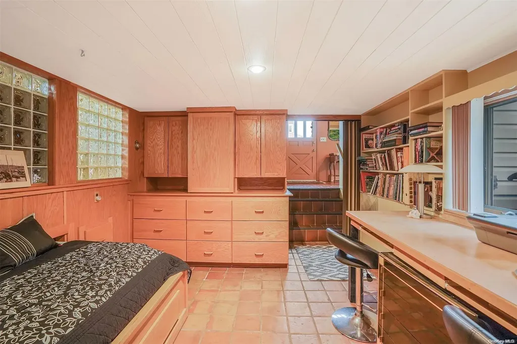 939 Gardiner Drive Bay Shore NY 11706