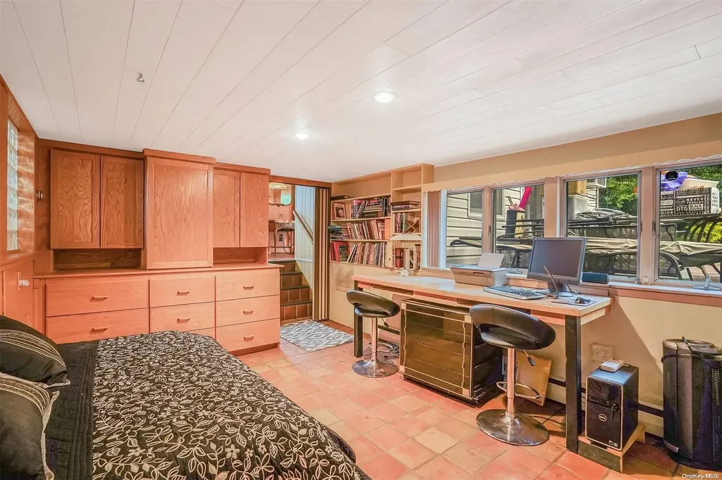 939 Gardiner Drive Bay Shore NY 11706