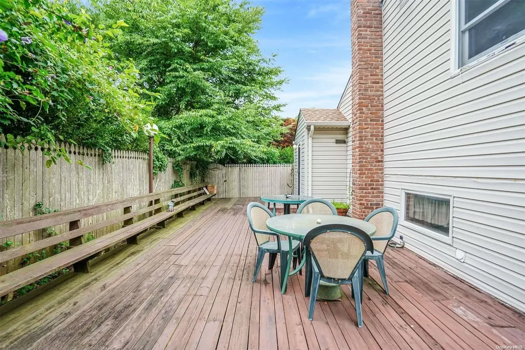 939 Gardiner Drive Bay Shore NY 11706