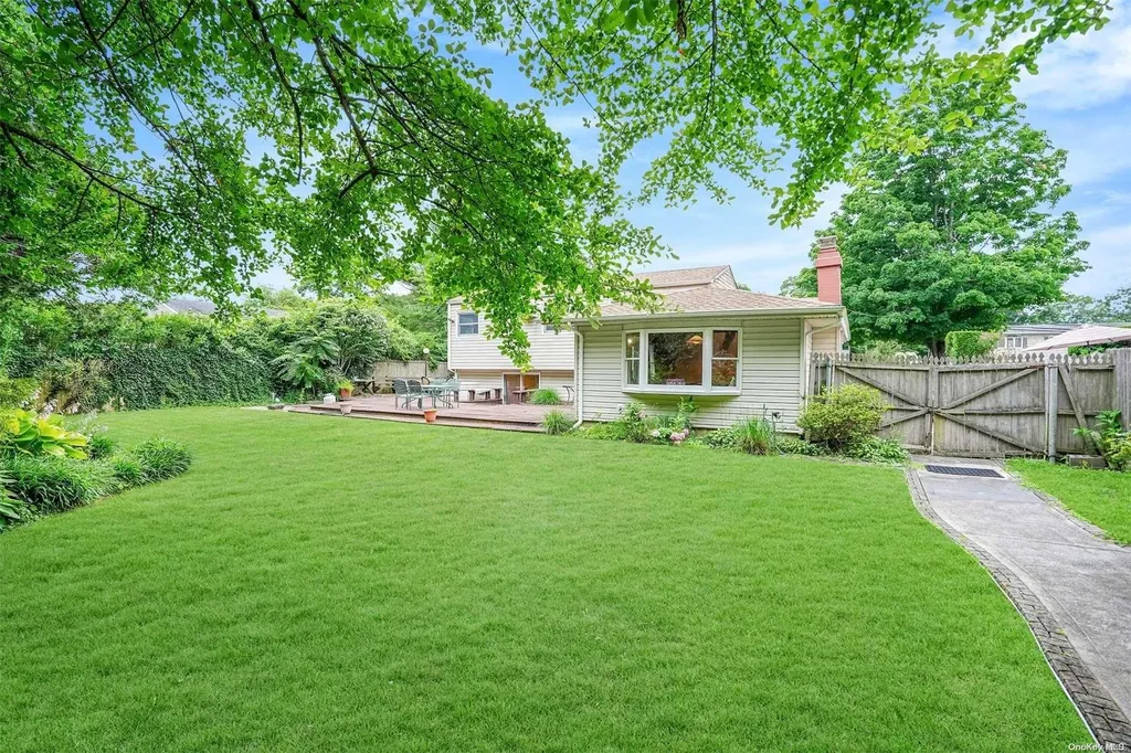 939 Gardiner Drive Bay Shore NY 11706