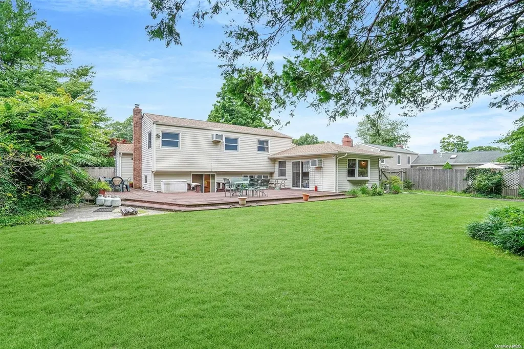 939 Gardiner Drive Bay Shore NY 11706