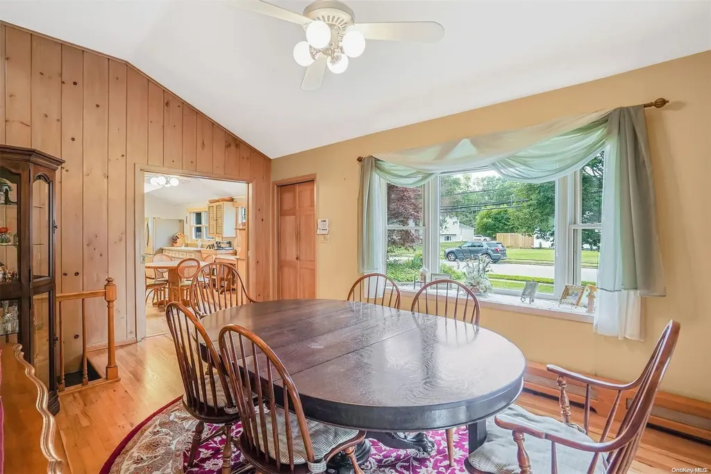 939 Gardiner Drive Bay Shore NY 11706